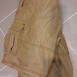 Mens Kaky Cargo Shorts.